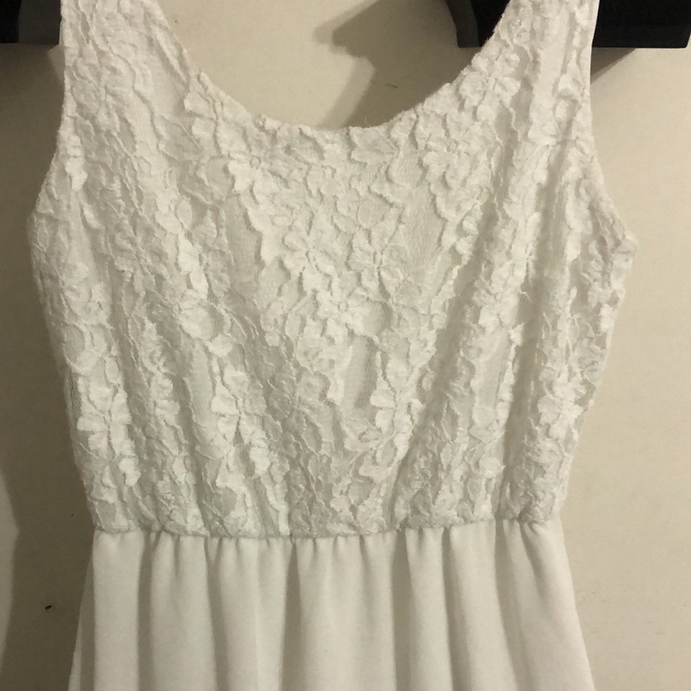 White dress - Picture 2 of 4